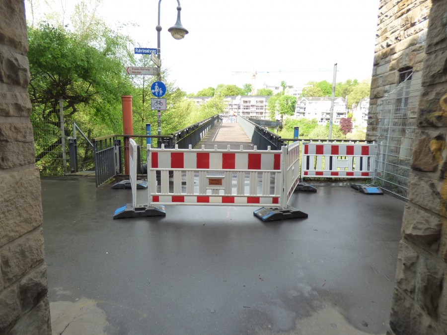 Am Mittwoch, den 09. Februar 2022 wird die Brücke Kassenberg von 9.00 Uhr bis 13.00 Uhr gesperrt. Der Zugang vom Kassenberg zum Haus Ruhrnatur ist dann nicht möglich. Die Sperrung ist erforderlich um Wartungsarbeiten am Hochwasser - Hubmechanismus der Brücke auszuführen. - Amt für Verkehrswesen und Tiefbau (66 - 4) Ralf Grunert Am Mittwoch, den 09. Februar 2022 wird die Brücke Kassenberg von 9.00 Uhr bis 13.00 Uhr gesperrt. Der Zugang vom Kassenberg zum Haus Ruhrnatur ist dann nicht möglich. Die Sperrung ist erforderlich um Wartungsarbeiten am Hochwasser - Hubmechanismus der Brücke auszuführen. - Amt für Verkehrswesen und Tiefbau (66 - 4) Ralf Grunert